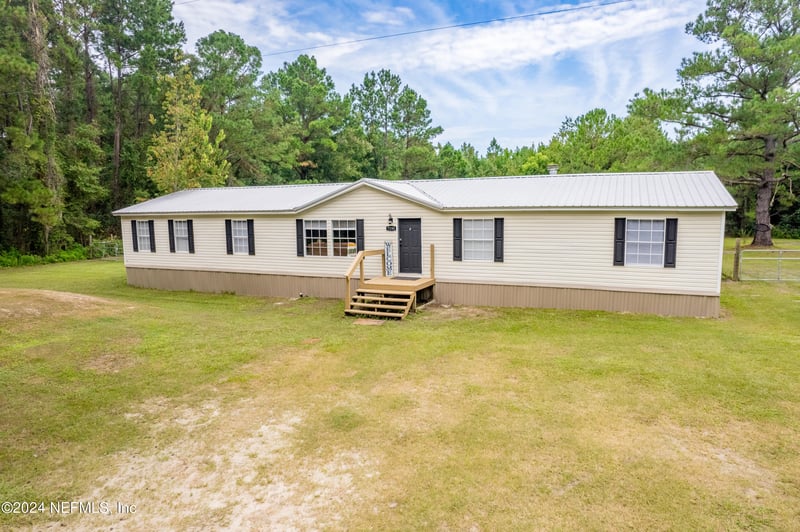 7195 NW 261 St, Lawtey, FL 32058