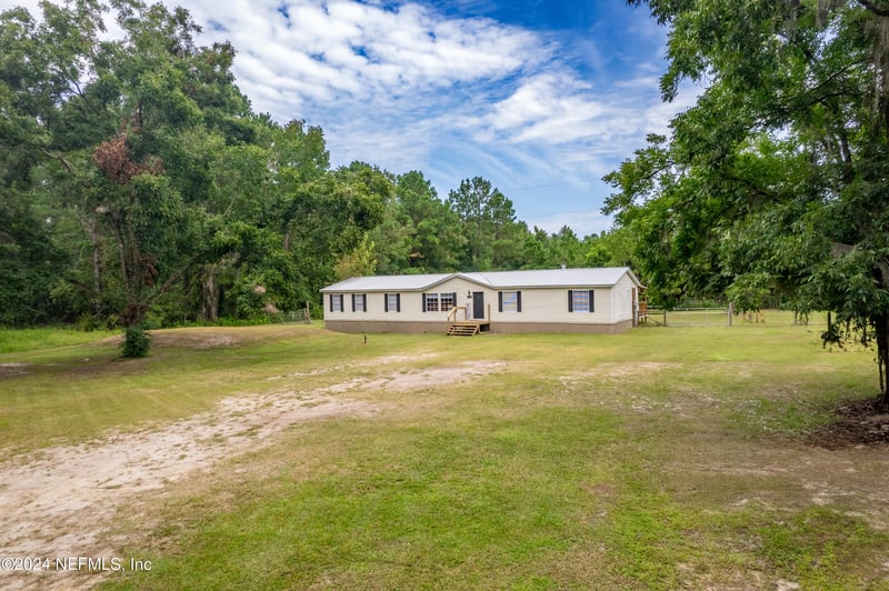 7195 NW 261 St, Lawtey, FL 32058