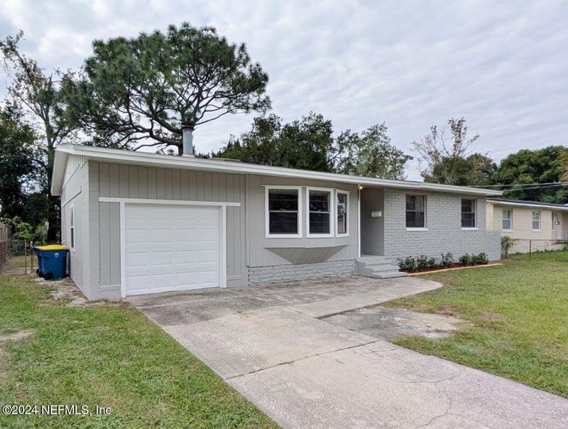 7256 Stonehurst Rd N, Jacksonville, FL 32277