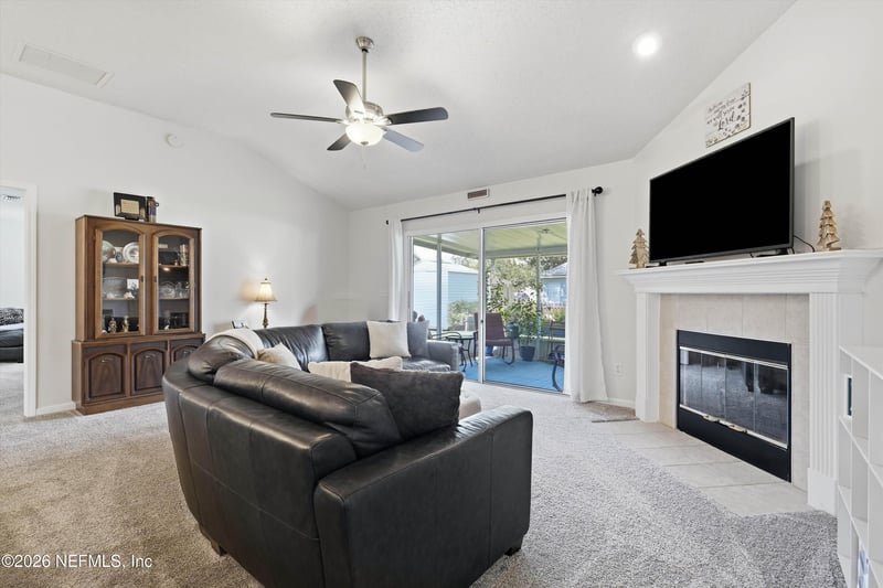 7285 Rapid River Dr E, Jacksonville, FL 32219