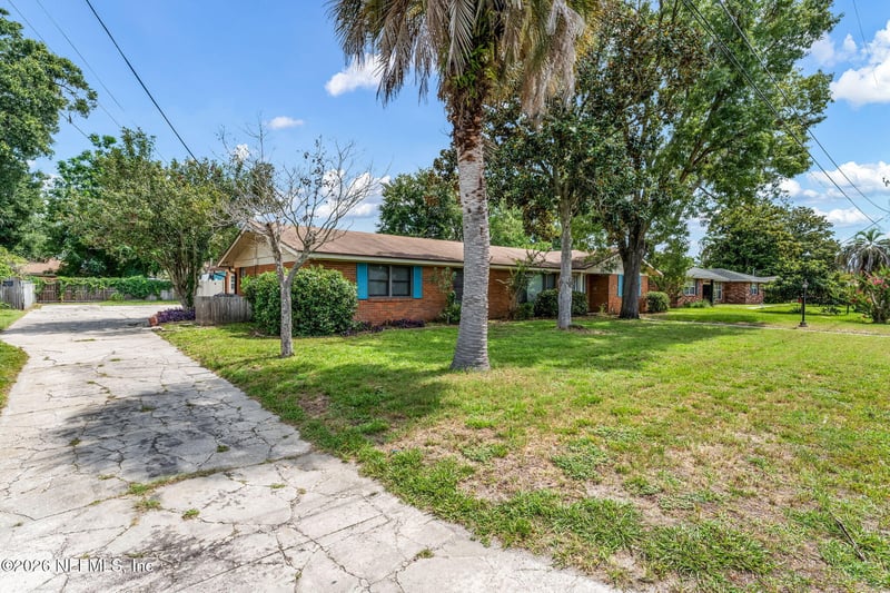 7307 Maple Tree Dr, Jacksonville, FL 32277