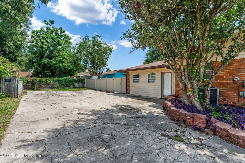 7307 Maple Tree Dr, Jacksonville, FL 32277