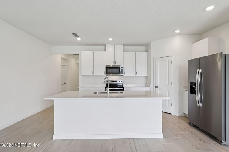 7313 Everett Forest Dr, Jacksonville, FL 32218