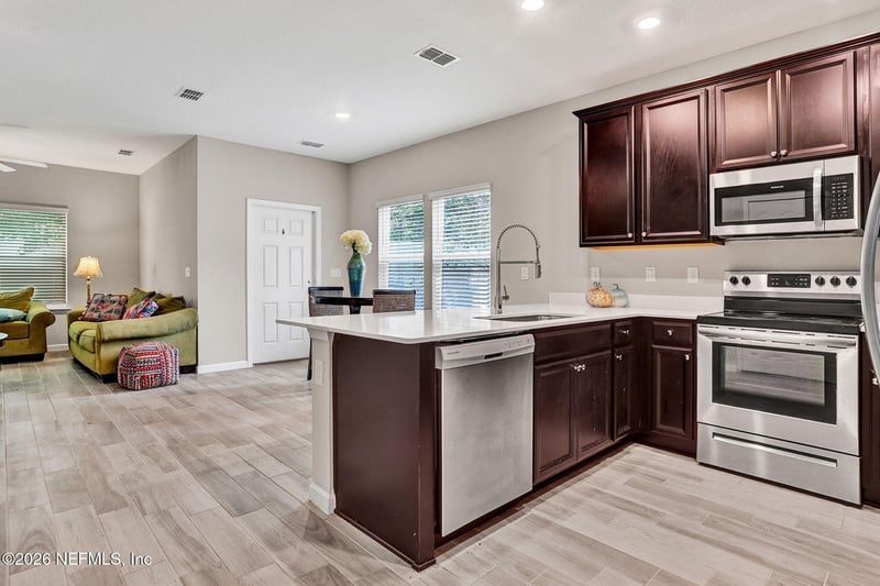 7365 Palm Hills Dr, Jacksonville, FL 32244