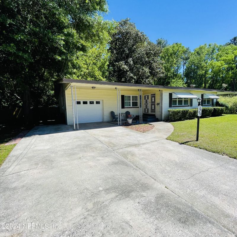 7469 Greenway Dr, Jacksonville, FL 32244