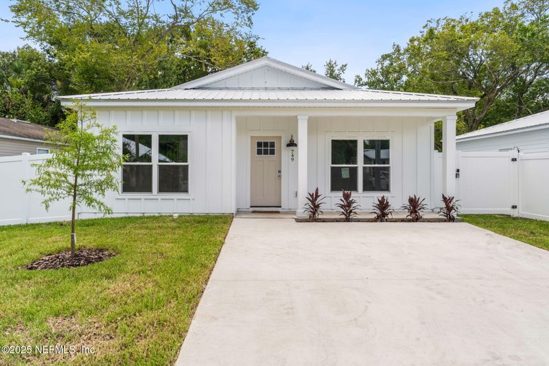 749 W 5th St, St Augustine, FL 32084