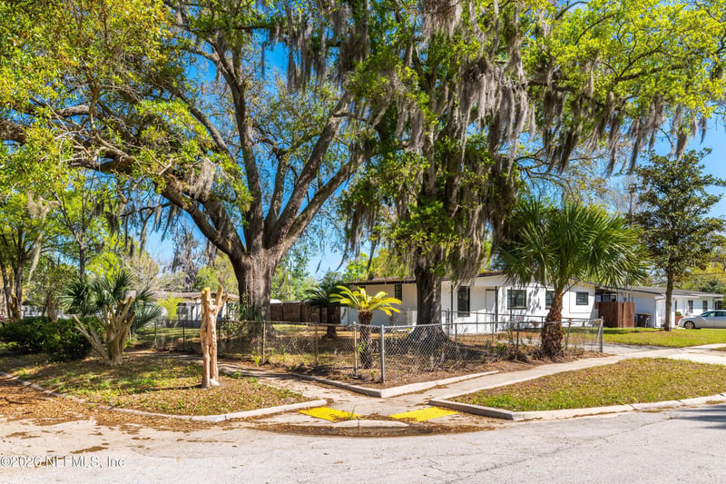 7541 Strato Rd, Jacksonville, FL 32210