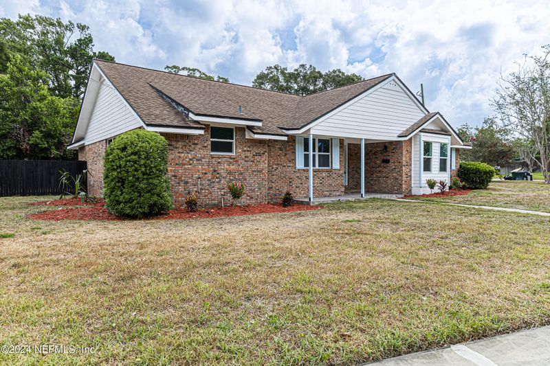 7557 Holiday Rd S, Jacksonville, FL 32216