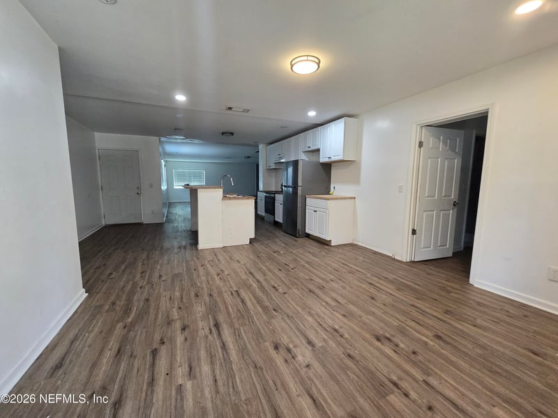 7570 Strato Rd, Jacksonville, FL 32210
