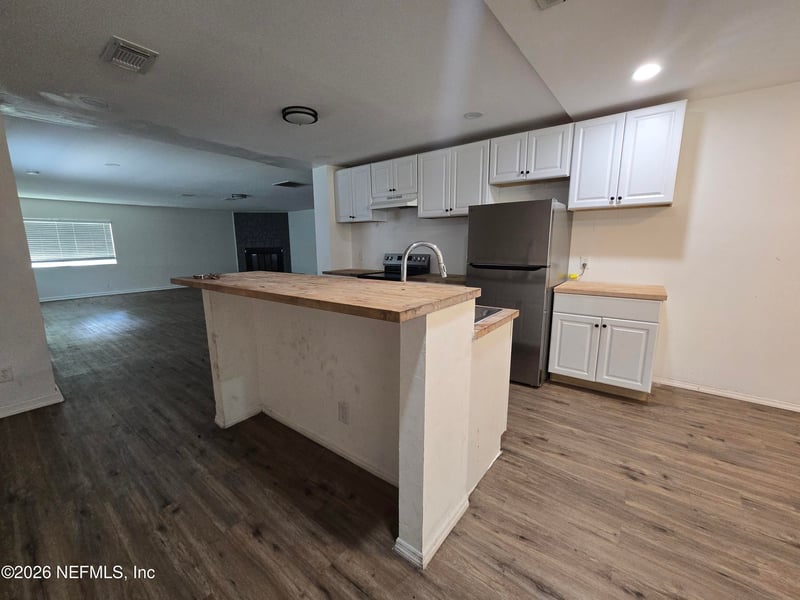7570 Strato Rd, Jacksonville, FL 32210