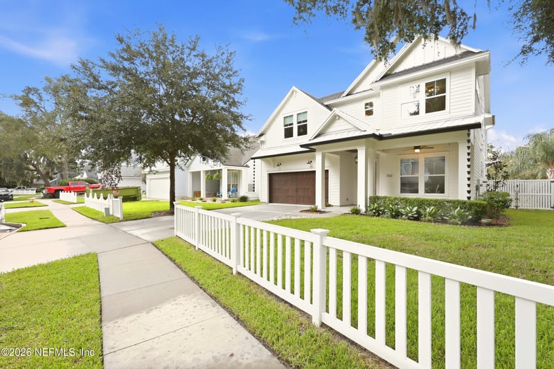 760 Paradise Ln, Atlantic Beach, FL 32233