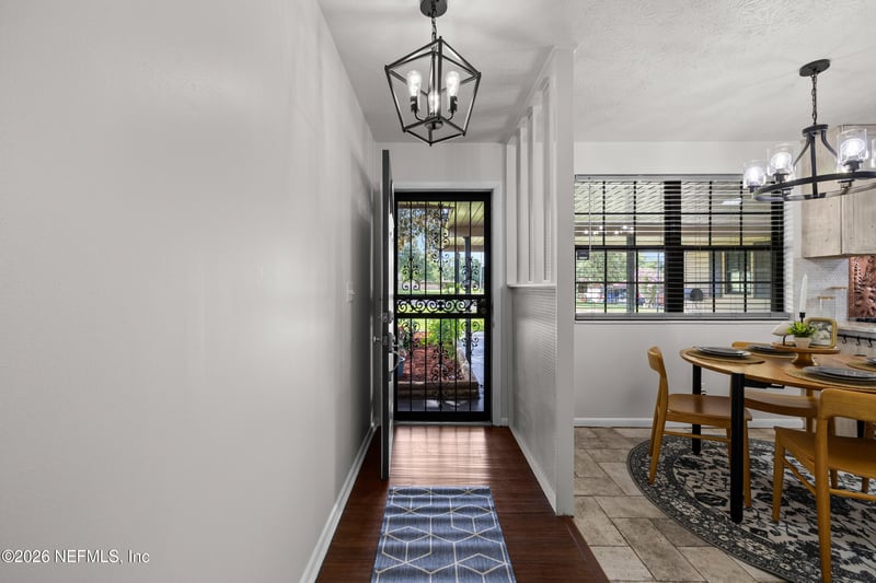 7662 Contour Dr, Jacksonville, FL 32221