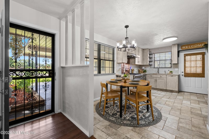 7662 Contour Dr, Jacksonville, FL 32221