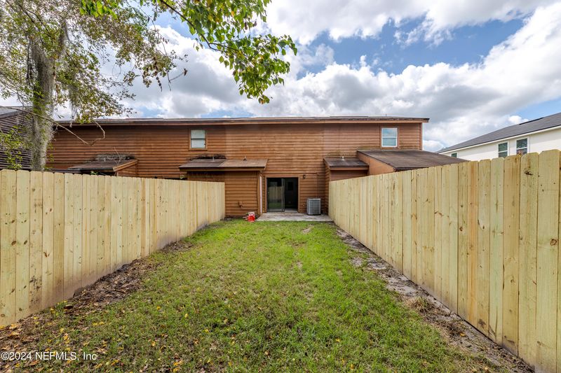 7675 Melissa Ct N, Jacksonville, FL 32210