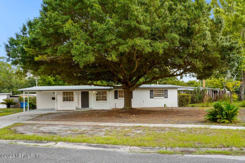 7738 Lauderdale Dr E, Jacksonville, FL 32277