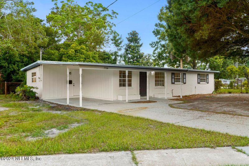 7738 Lauderdale Dr E, Jacksonville, FL 32277