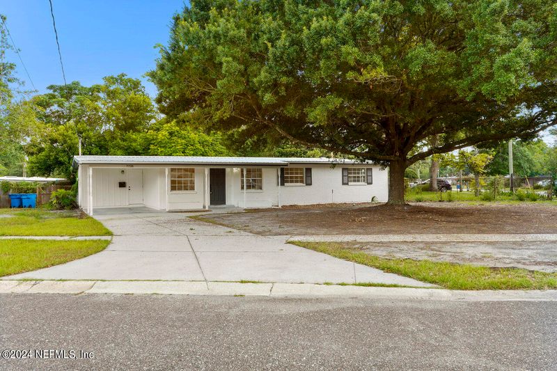 7738 Lauderdale Dr E, Jacksonville, FL 32277
