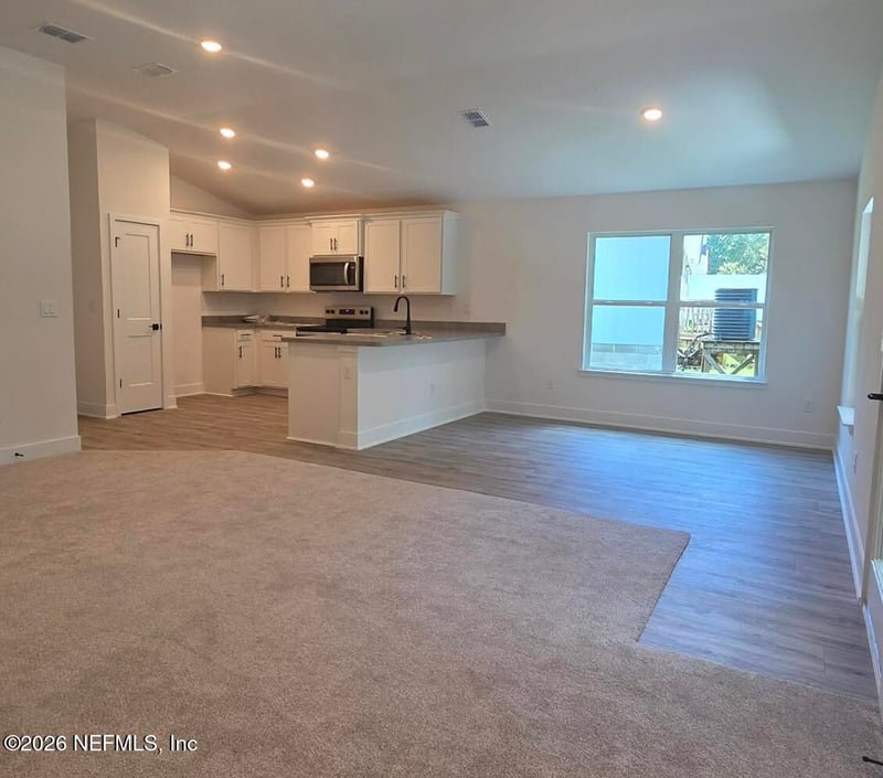 7738 Lookout Point Dr, Jacksonville, FL 32210