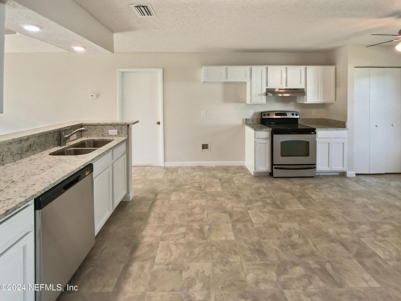7753 Pepper Cir W, Jacksonville, FL 32244