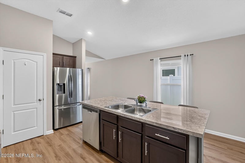 7784 Meadow Walk Ln, Jacksonville, FL 32256