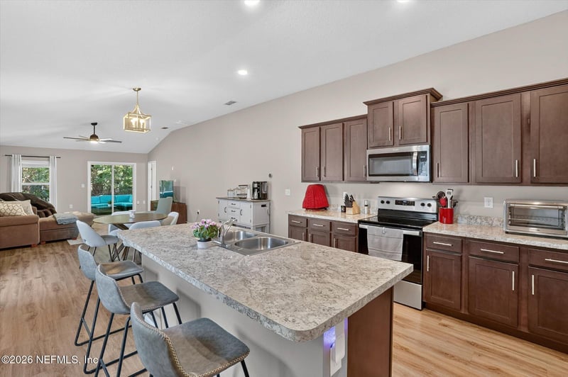 7784 Meadow Walk Ln, Jacksonville, FL 32256