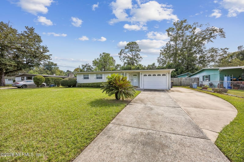 7820 Chateau Dr S, Jacksonville, FL 32221