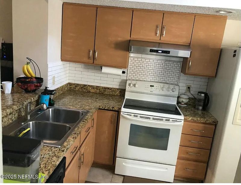 7842 Aquarius Cir S, Jacksonville, FL 32216