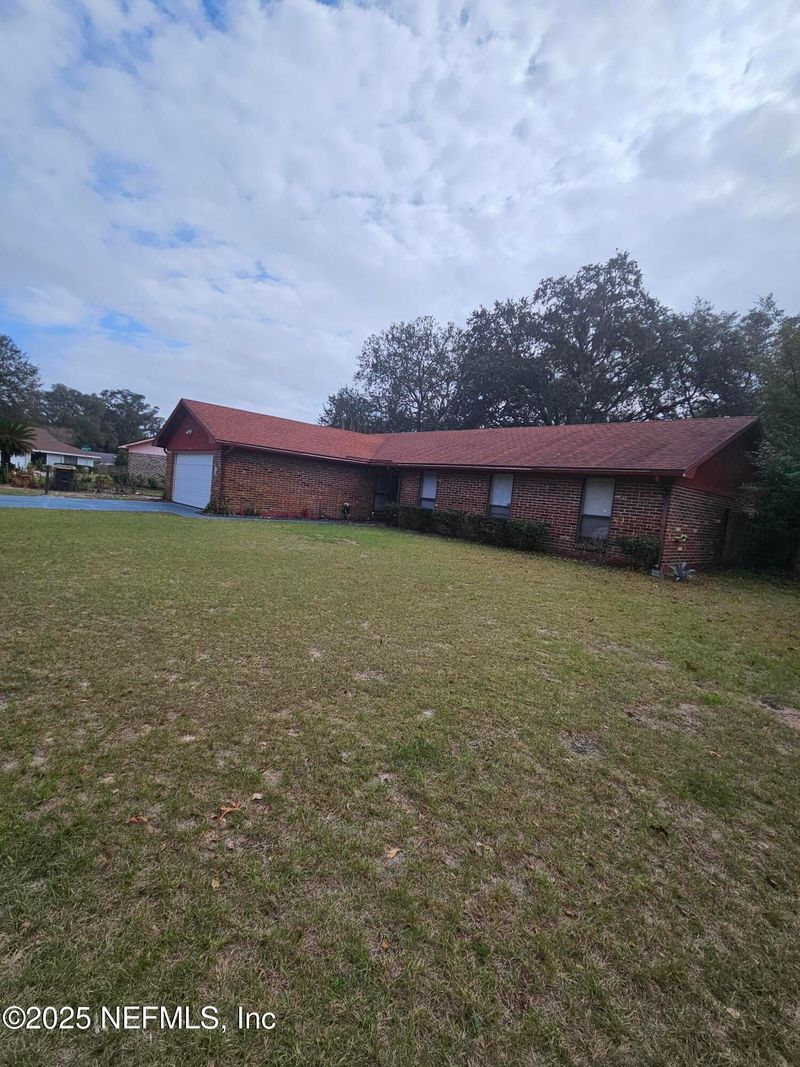 7842 Blank Dr N, Jacksonville, FL 32244