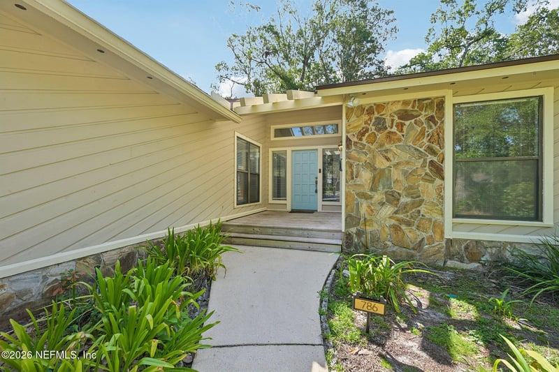 786 Swiss Oaks Ct, St Johns, FL 32259
