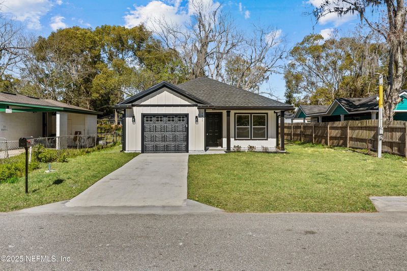 7911 Moncrief Dinsmore Rd, Jacksonville, FL 32219