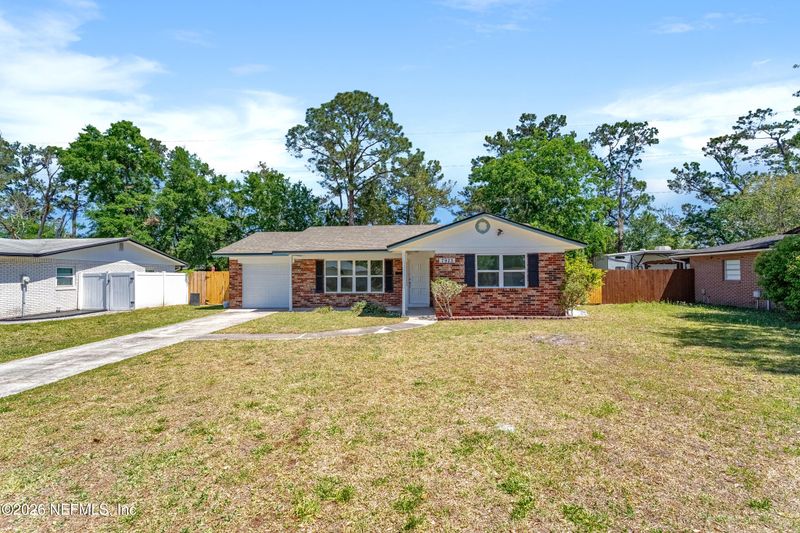 7925 Praver Dr E, Jacksonville, FL 32217