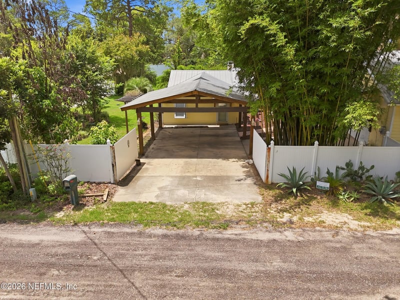 7932 Breezy Point Rd W, Melrose, FL 32666