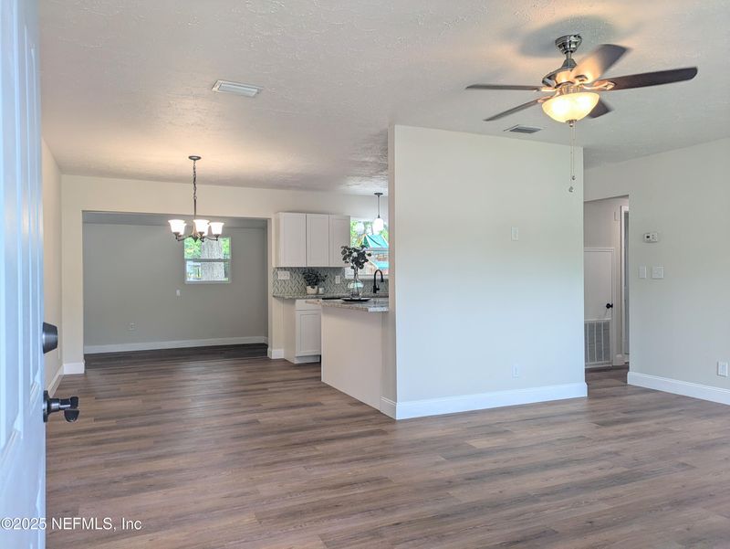 7936 S Chateau Dr, Jacksonville, FL 32221