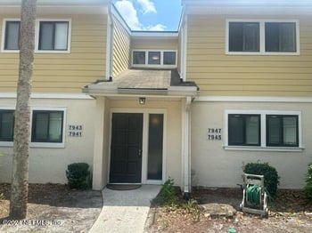7947 Los Robles Ct, Jacksonville, FL 32256