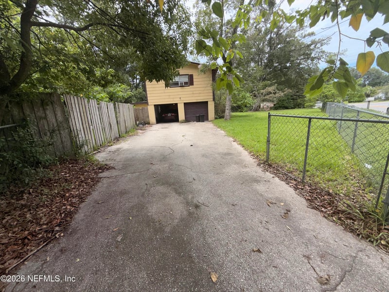7952 Delaroche Dr, Jacksonville, FL 32210