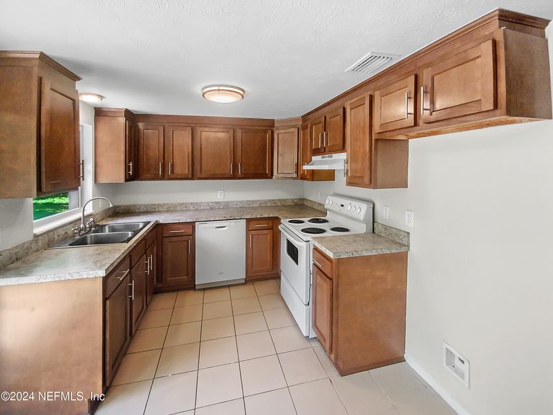 7966 Ingram St, Jacksonville, FL 32221