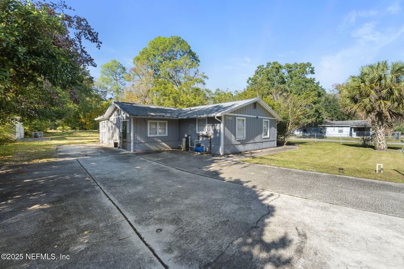 7988 Waxwing Ave, Jacksonville, FL 32219