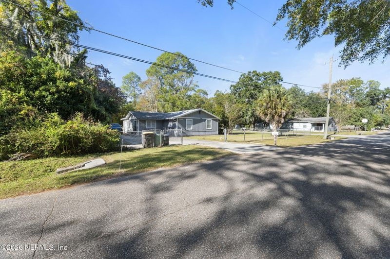 7988 Waxwing Ave, Jacksonville, FL 32219