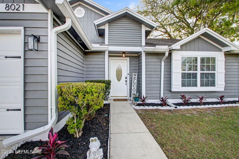 8021 Fleur De Lis Dr, Jacksonville, FL 32277