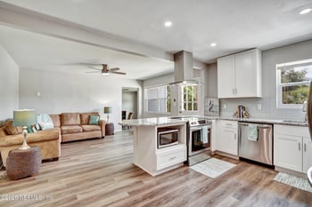8023 Chateau Dr S, Jacksonville, FL 32221