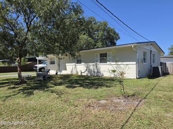 8027 Lourdes Dr S, Jacksonville, FL 32210