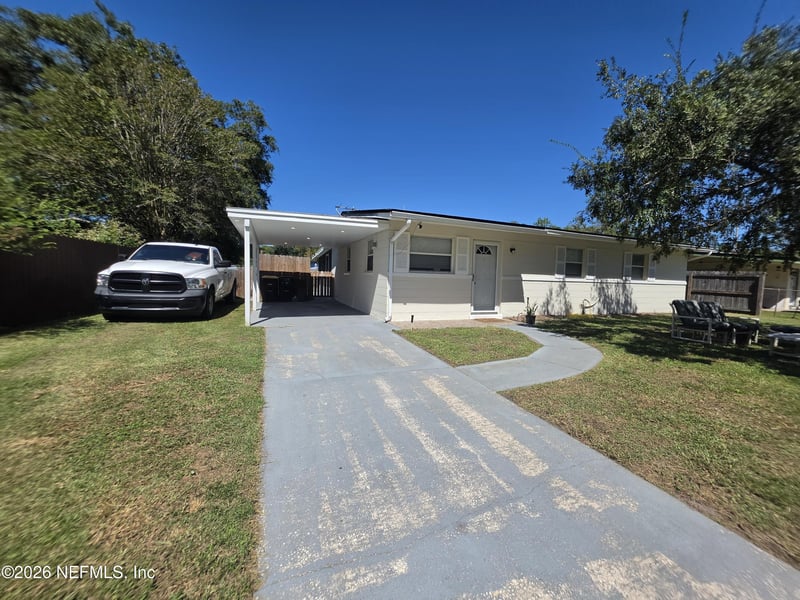 8027 Lourdes Dr S, Jacksonville, FL 32210
