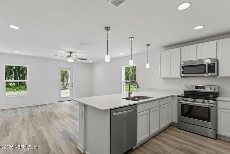 8033 Osteen St, Jacksonville, FL 32254
