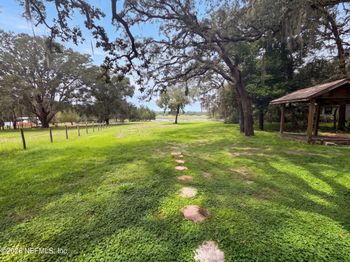 8042 County Line Rd, Melrose, FL 32666
