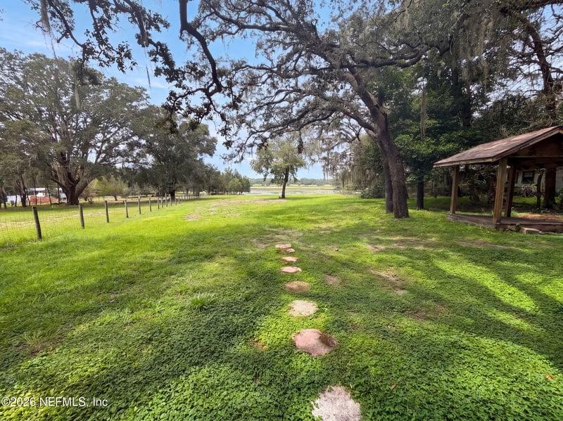 8042 County Line Rd, Melrose, FL 32666