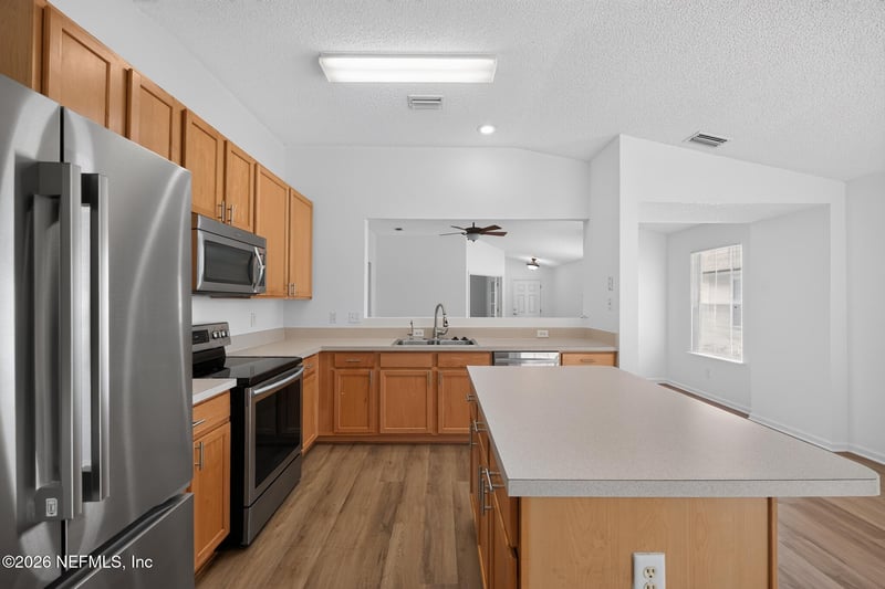 8066 Leafcrest Dr, Jacksonville, FL 32244
