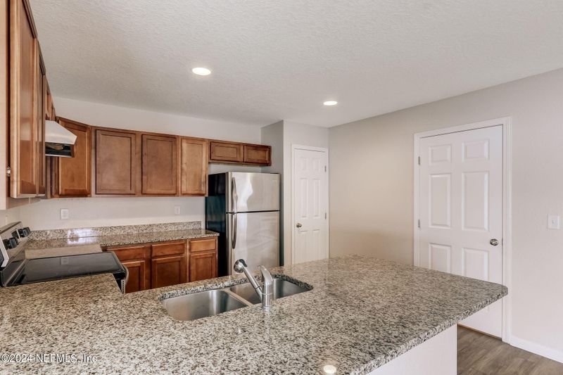 8073 Stuart Ave, Jacksonville, FL 32220