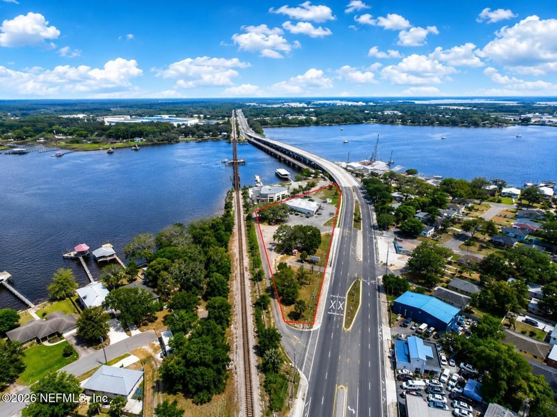 8074 N Main St, Jacksonville, FL 32208
