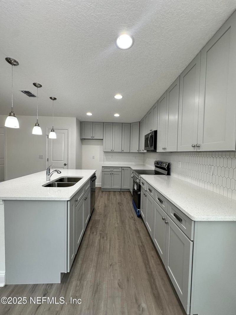 8094 Tarling Ave, Jacksonville, FL 32219