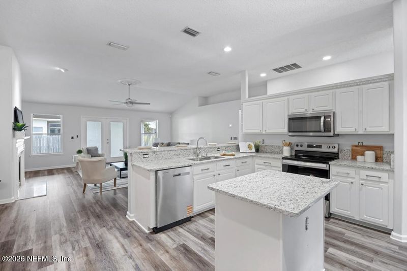 8097 Leafcrest Dr, Jacksonville, FL 32244